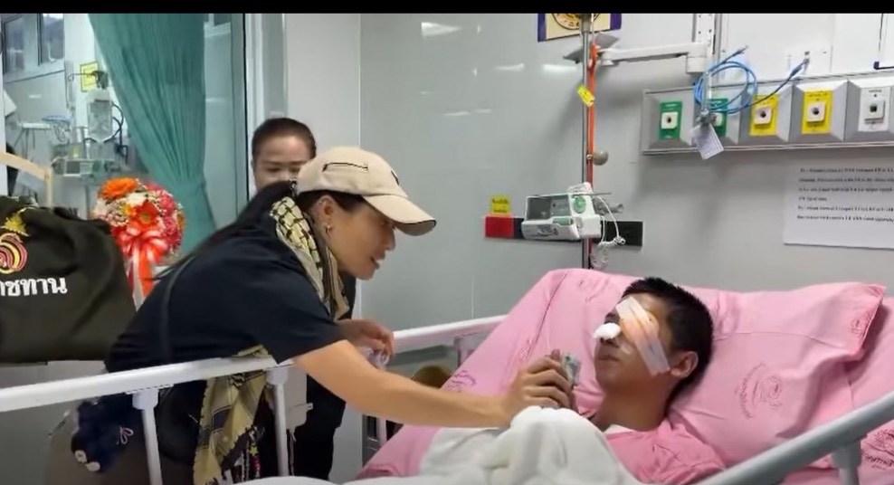 สมเด็จพระเจ้าลูกเธอ เจ้าฟ้าสิริวัณณวรี นารีรัตนราชกัญญา เสด็จไปทรงมอบสิ่งพระราชทานและเยี่ยมทหาร ที่ได้รับบาดเจ็บจากสถานการณ์ชายแดนไทย - กัมพูชา โรงพยาบาลสรรพสิทธิประสงค์ จังหวัดอุบลราชธานี