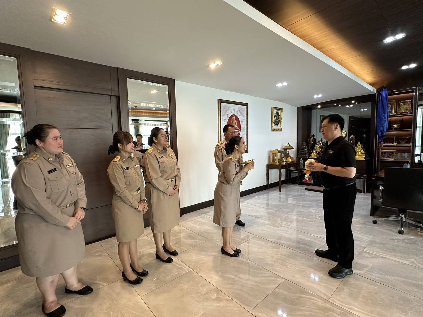 พช.สระบุรี นำพัฒนากรรุ่นใหม่เข้าพบผู้ว่าราชการจังหวัดสระบุรี